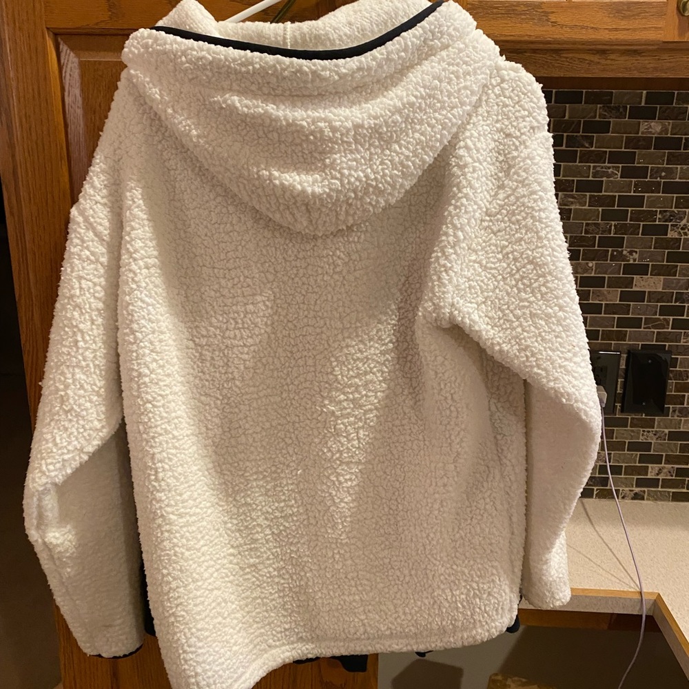 Victoria’s Secret PINK hooded Sherpa - Picture 4 of 4